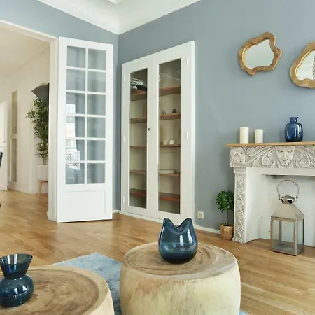 Sublime Champs Elysees Apartment *