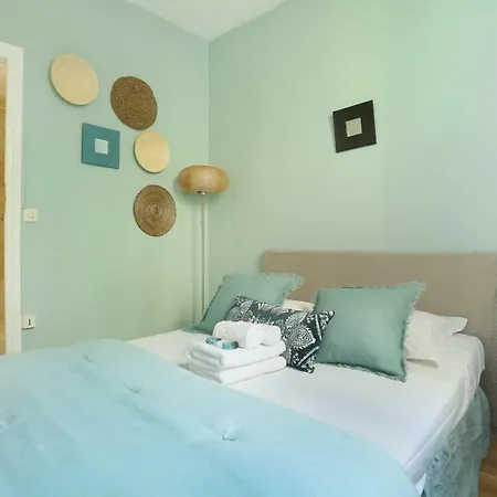 Sublime Champs Elysees Apartment Paris